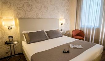 1 cama de matrimonio grande, habitación comodidad