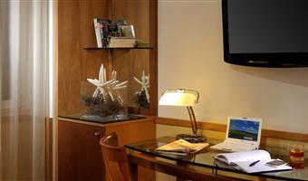 1 cama de matrimonio grande, habitación comodidad