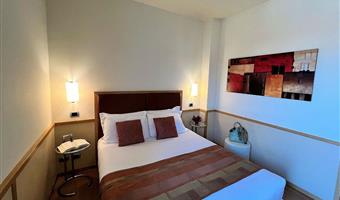 1 cama de matrimonio grande, habitación comodidad