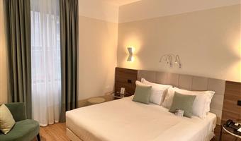 1 cama de matrimonio grande, habitación comodidad