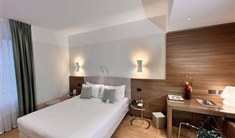 1 cama de matrimonio grande, habitación comodidad