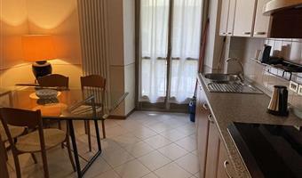 apartamento con una cama de matrimonio grande y 2 camas individuales, no fumador, dos dormitorios, terraza, cocina