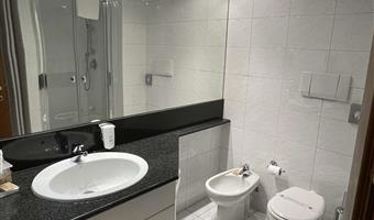 apartamento con una cama de matrimonio grande y 2 camas individuales, no fumador, dos dormitorios, terraza, cocina