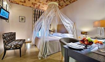 1 cama de matrimonio grande, habitación superior, minibar gratuito, salida más tarde de lo normal a las 14:00 horas