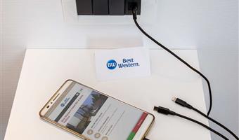 una cama matrimonial, no fumador, habitación de negocios, suelo de parqué, puerto usb, cama francesa de 140 centímetros
