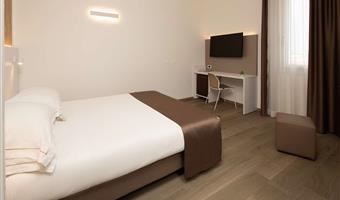 1 cama de matrimonio grande, no fumador, habitación de negocios, suelo de parqué, puerto usb