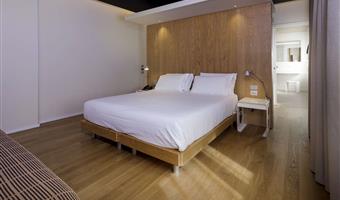 1 cama de matrimonio grande, habitación superior