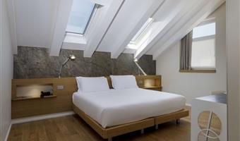 1 cama de matrimonio grande, habitación superior