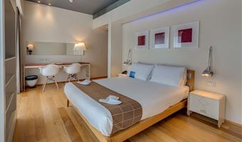 1 cama de matrimonio grande, habitación superior