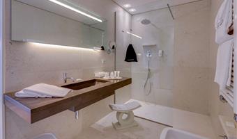 1 cama de matrimonio grande, habitación superior