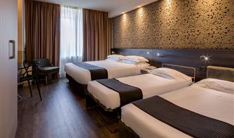 una cama de matrimonio extragrande y 2 camas individuales, no fumador, habitación ejecutiva, habitación familiar