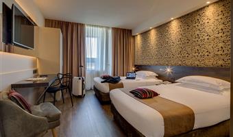 una cama de matrimonio extragrande y 2 camas individuales, no fumador, habitación ejecutiva, habitación familiar