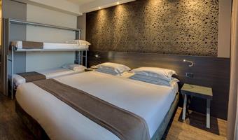 una cama de matrimonio extragrande y 2 camas individuales, no fumador, habitación ejecutiva, habitación familiar