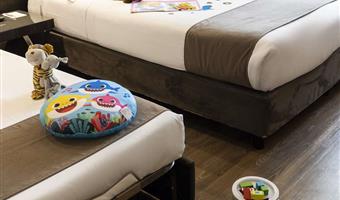 una cama de matrimonio extragrande y 2 camas individuales, no fumador, habitación ejecutiva, habitación familiar