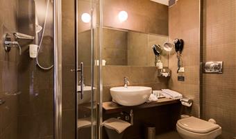 una cama de matrimonio extragrande y 2 camas individuales, no fumador, habitación ejecutiva, habitación familiar
