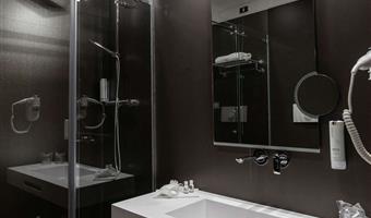 1 cama de matrimonio extragrande, habitación estándar, televisor con canales sky gratuitos, sólo ducha