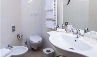 1 cama individual, no fumador, lcd, wi-fi gratuito, caja fuerte para el pc, hervidor