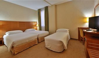 1 cama de matrimonio grande y 1 cama individual, no fumador, habitación estándar