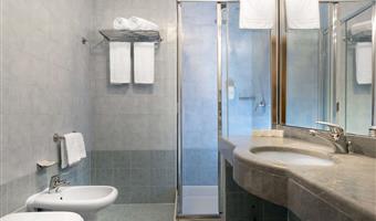 1 cama de matrimonio grande y 1 cama individual, no fumador, habitación estándar