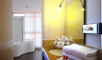 1 cama de matrimonio extragrande, suite, zona de estar, bañera de hidromasaje, terraza