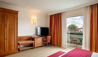 1 cama de matrimonio extragrande, deluxe room, minibar gratuito, wi-fi gratuito, trato vip, hervidor para té, café e infusiones bajo petición