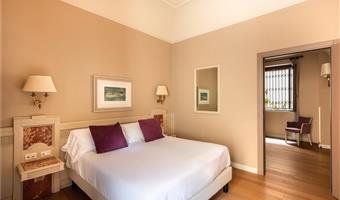 una cama de matrimonio extragrande y 2 camas individuales, no fumador