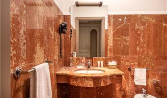 una cama de matrimonio extragrande y 2 camas individuales, no fumador