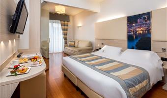 1 cama de matrimonio grande, 2 sofás cama individuales, cama deluxe, vista al mar con balcón, no fumador