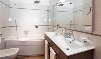 1 cama de matrimonio grande, 2 sofás cama individuales, cama deluxe, vista al mar con balcón, no fumador