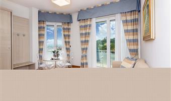 1 cama de matrimonio grande, no fumador, suite junior, dos sofás cama para una persona, balcón, sea view, salón