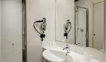 1 cama de matrimonio grande, habitación superior