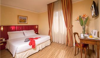 1 cama de matrimonio grande, habitación superior