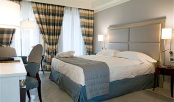 1 cama de matrimonio grande, habitación comodidad