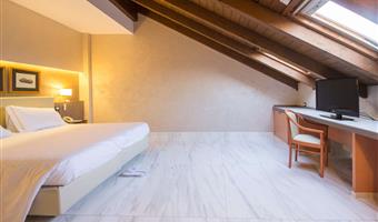 1 cama de matrimonio extragrande 1 cama individual, no fumador, suite junior, salón