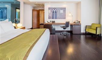 suite-1 cama de matrimonio extragrande, 2 habitaciones conectadas, dos baños, dos sofás-cama dobles