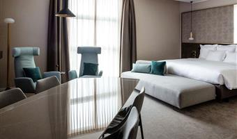 1 cama de matrimonio extragrande, no fumador, suite junior, habitación de lujo, sala de estar, vestidor, minibar gratuito