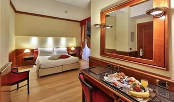1 cama de matrimonio grande, habitación estándar, wi-fi de alta velocidad, caja fuerte, hervidor