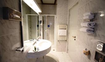 1 cama de matrimonio grande, habitación estándar, wi-fi de alta velocidad, caja fuerte, hervidor