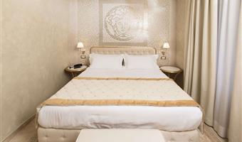 1 cama de matrimonio extragrande, no fumador, suite junior, dos televisiones lcd, sala de estar, bañera y ducha, cromoterapia