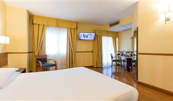 1 cama de matrimonio extragrande, habitación comodidad, balcón
