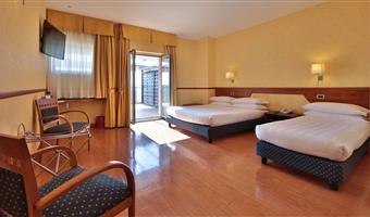 una cama de matrimonio extragrande y 2 camas individuales, no fumador, habitación estándar cuádruple