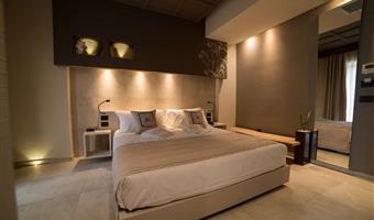 1 cama de matrimonio grande, habitación comodidad, vista interior