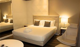 1 cama de matrimonio grande, no fumador, habitación de categoría superior, balcón, smart tv, estacionamiento gratuito, cafetera