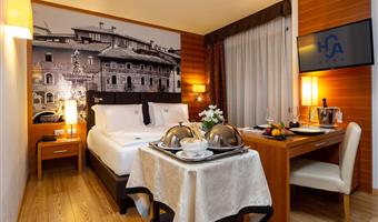 suite-1 cama de matrimonio extragrande, sofá-cama, wi-fi, televisión de pago gratis, bata de baño y zapatillas,  acceso al spa