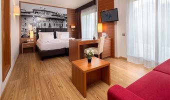 1 cama de matrimonio extragrande, suite junior, sofá-cama, wi-fi, televisión de pago gratis, bata de baño y zapatillas,  acceso al spa