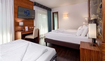 1 cama de matrimonio extragrande, suite junior, sofá-cama, wi-fi, televisión de pago gratis, bata de baño y zapatillas,  acceso al spa