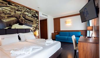 1 cama de matrimonio extragrande, suite junior, sofá-cama, wi-fi, televisión de pago gratis, bata de baño y zapatillas,  acceso al spa
