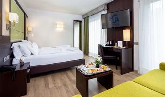 1 cama de matrimonio extragrande, suite junior, sofá-cama, wi-fi, televisión de pago gratis, bata de baño y zapatillas,  acceso al spa