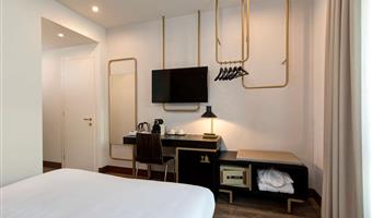 habitación doble superior - aproximadamente 20 m², 1 cama doble queen size o dos camas individuales bajo petición, wifi gratuito, tetera, cafetera nespresso, albornoz y zapatillas, minibar gratuito, caja fuerte, tv lcd