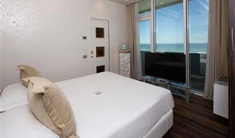penthouse apartment  - una cama de matrimonio grande y una cama doble, ático, vistas al mar, dos dormitorios, 2 baños, jacuzzi, sofá-cama